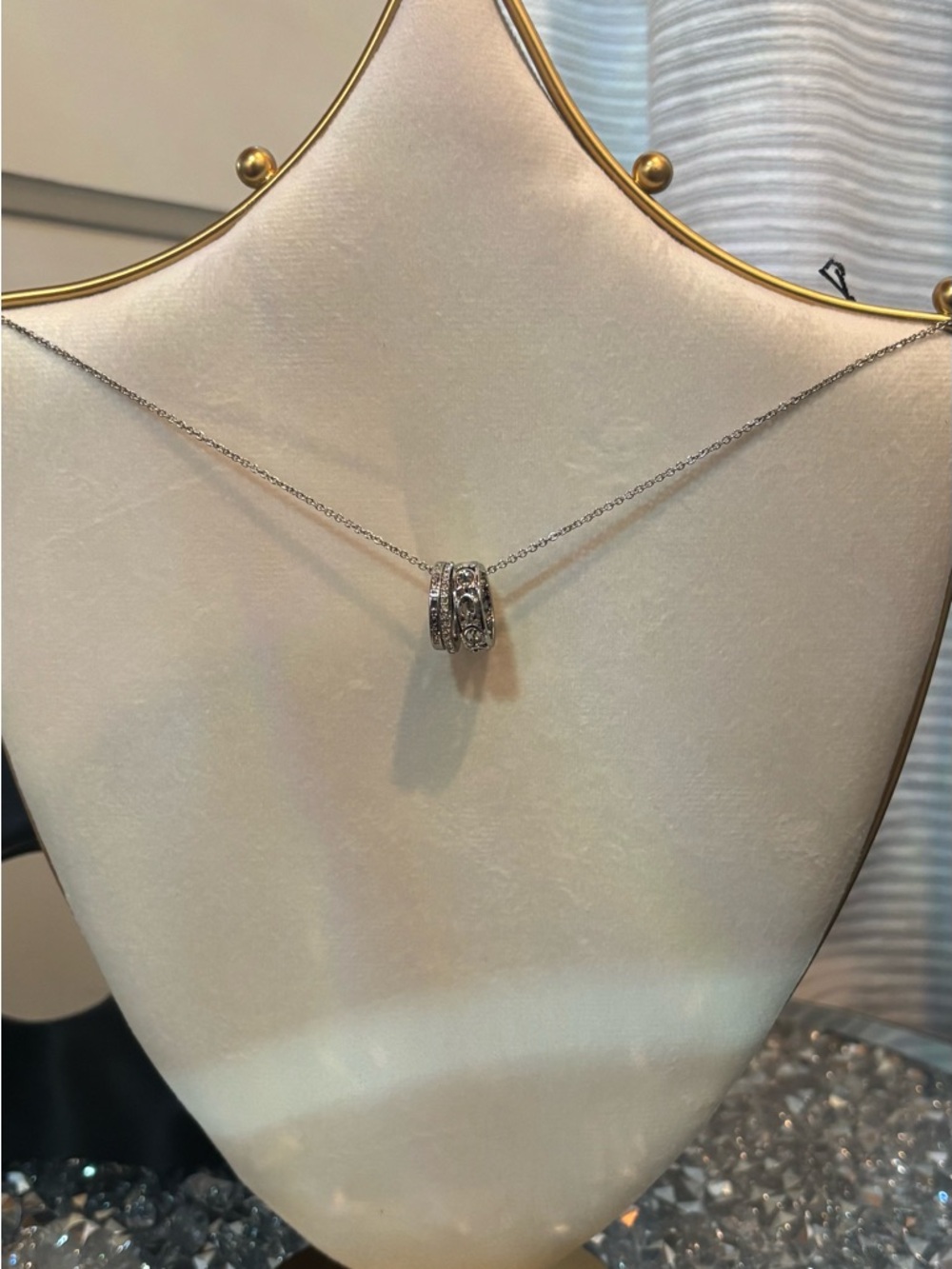 ✨ Coach Triple Ring Pendant Necklace Silver Tone NWT ✨ - Picture 3 of 16